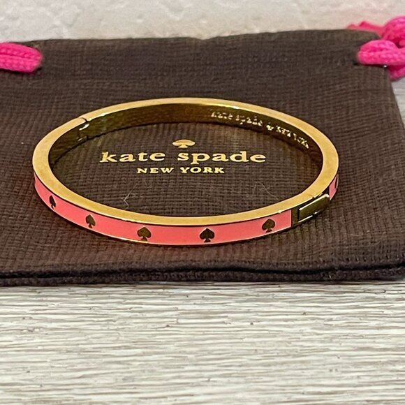 New Kate Spade Bracelet Bangle Coral Enamel Gold Spade with Pouch - Picture 8 of 9